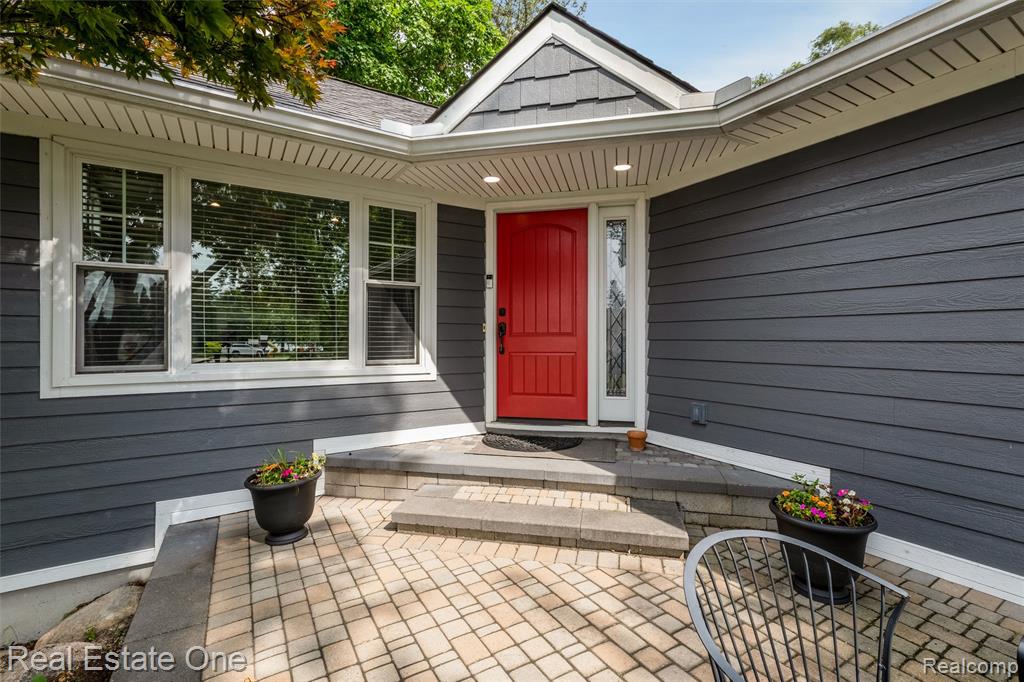 1045 Clara Street, Commerce Twp, MI 48390 — Photo 4