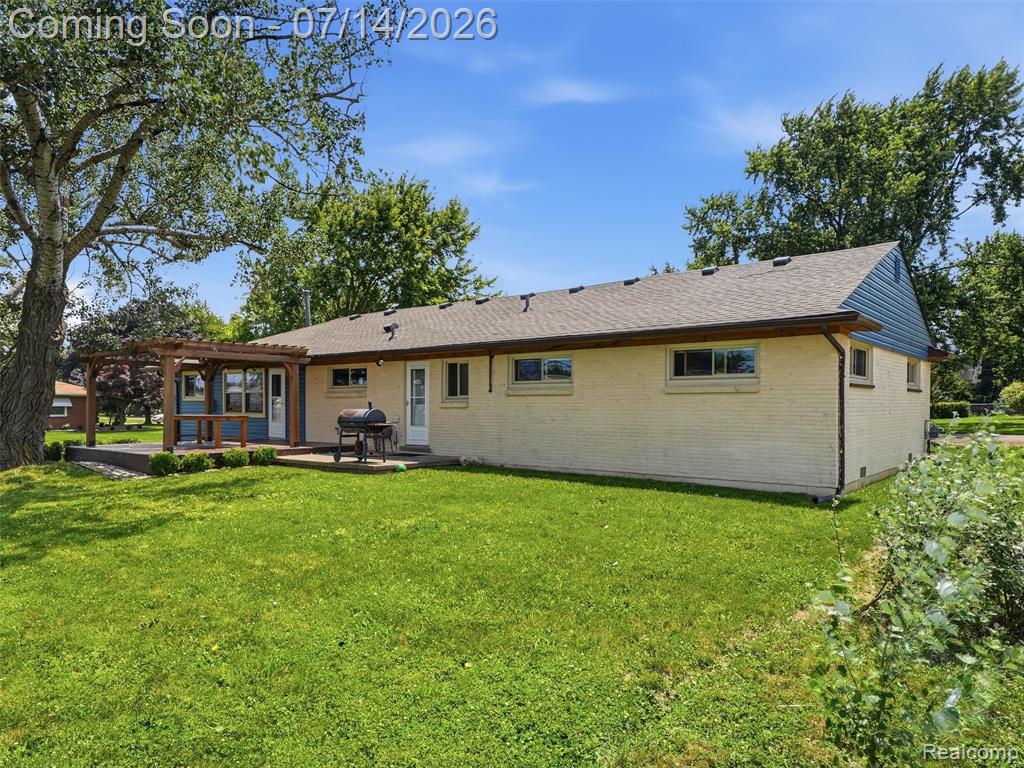 39582 Burton Drive, Novi, MI — Photo 27