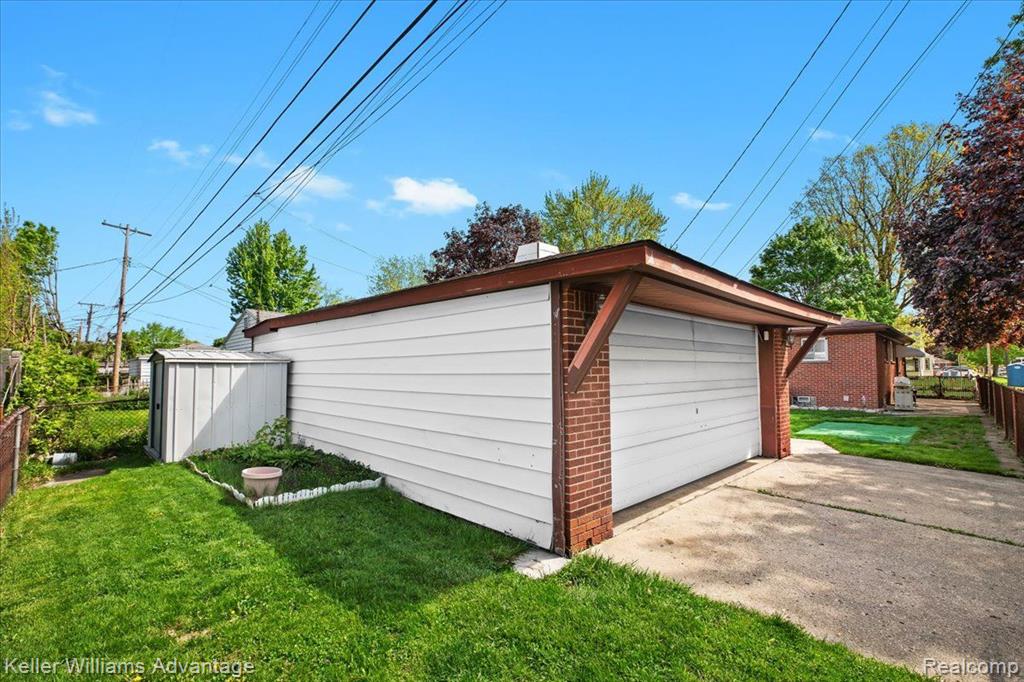 4050 MAYFAIR Street, Dearborn Heights, MI 48125 — Photo 39