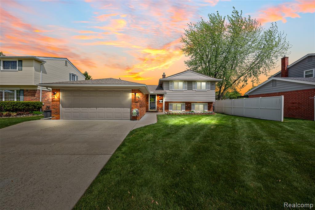 31602 Madison Avenue, Madison Heights, MI 48071