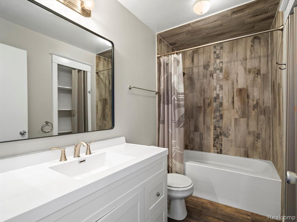 71271 MCVICAR Road, Bruce, MI 48065 — Photo 21