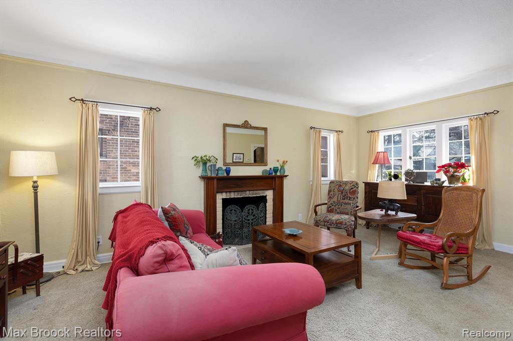 831 W OAKRIDGE Street, Ferndale, MI 48220 — Photo 8