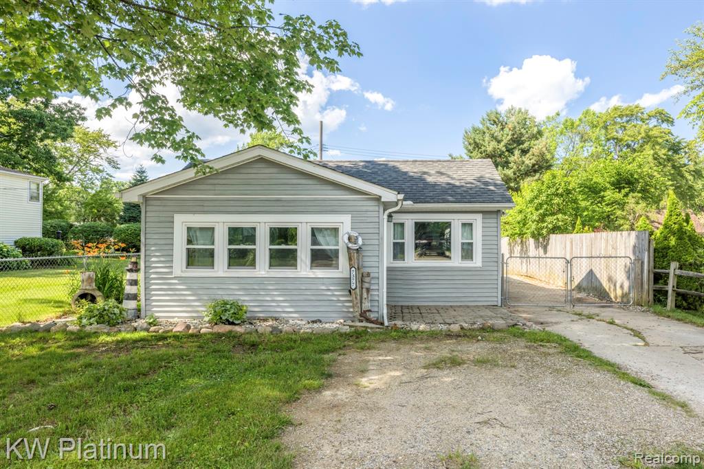 7377 Dogwood Road, Lexington, MI 48450 — Photo 2