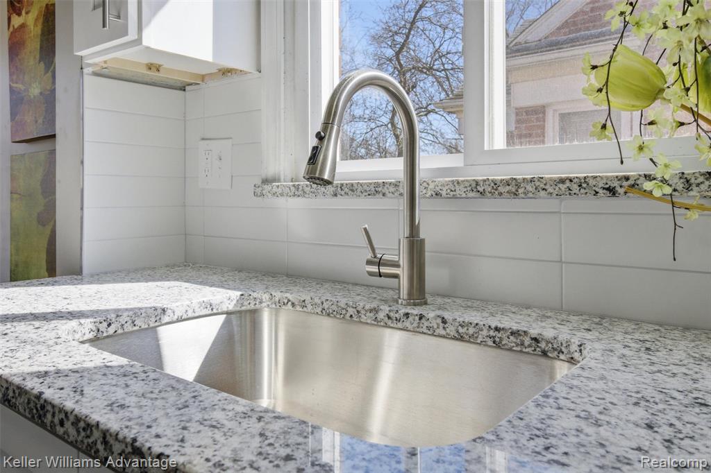 9981 Hazelton, Redford, MI 48239 — Photo 16