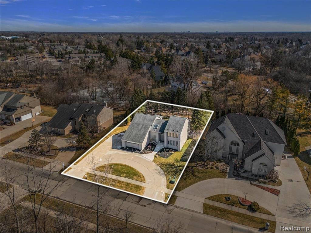 6463 ROYAL POINTE Drive, West Bloomfield, MI — Photo 2
