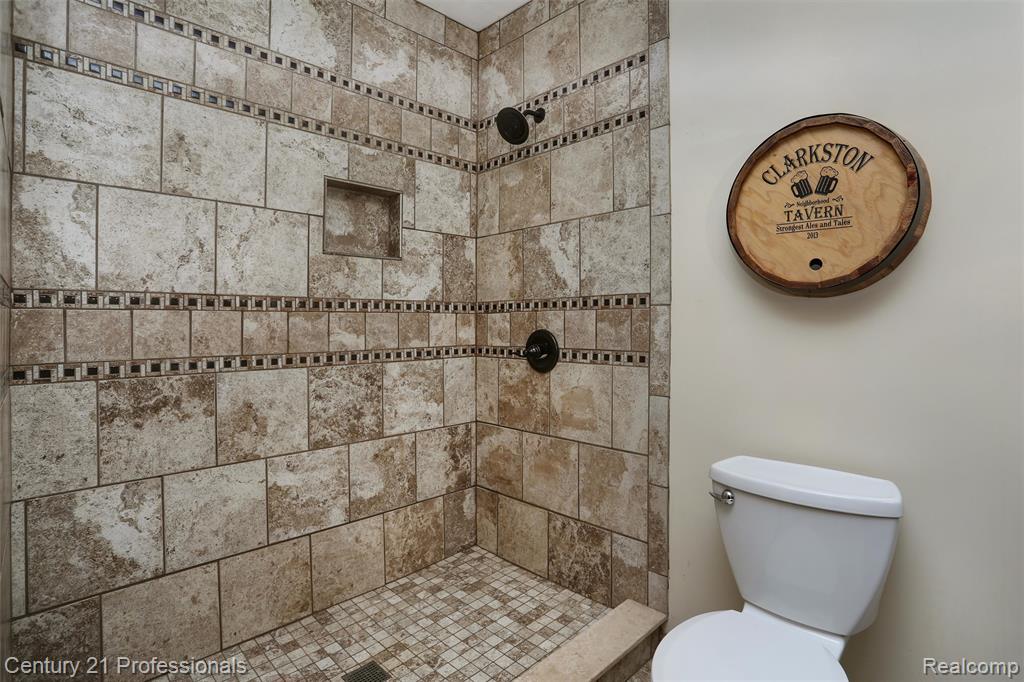 9884 Forest Ridge Drive, Clarkston, MI 48348 — Photo 37