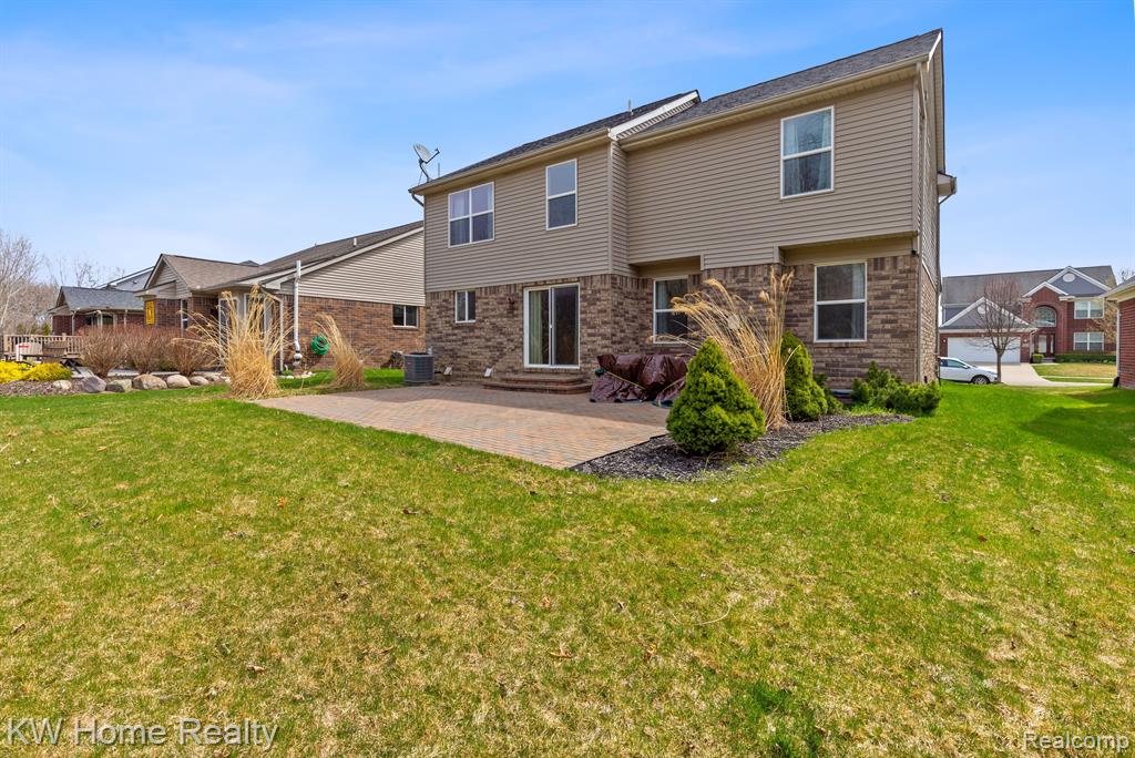 28642 OAKMONTE Circle W, New Hudson, MI 48165 — Photo 4