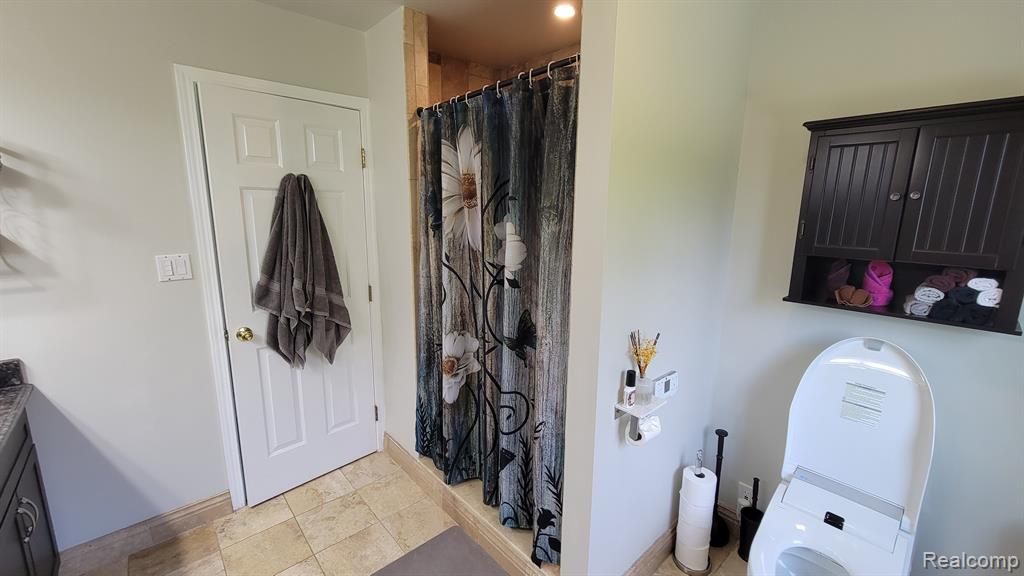 6192 N SHORE Drive, West Bloomfield, MI 48324 — Photo 30