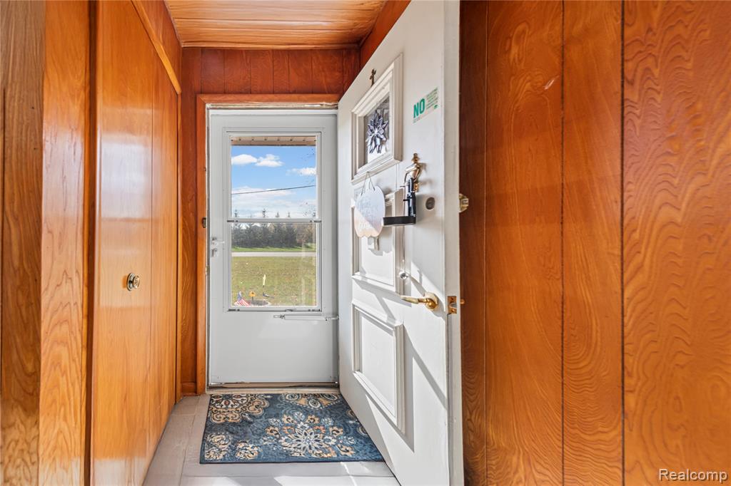 18676 Vreeland Road, Woodhaven, MI 48183 — Photo 4