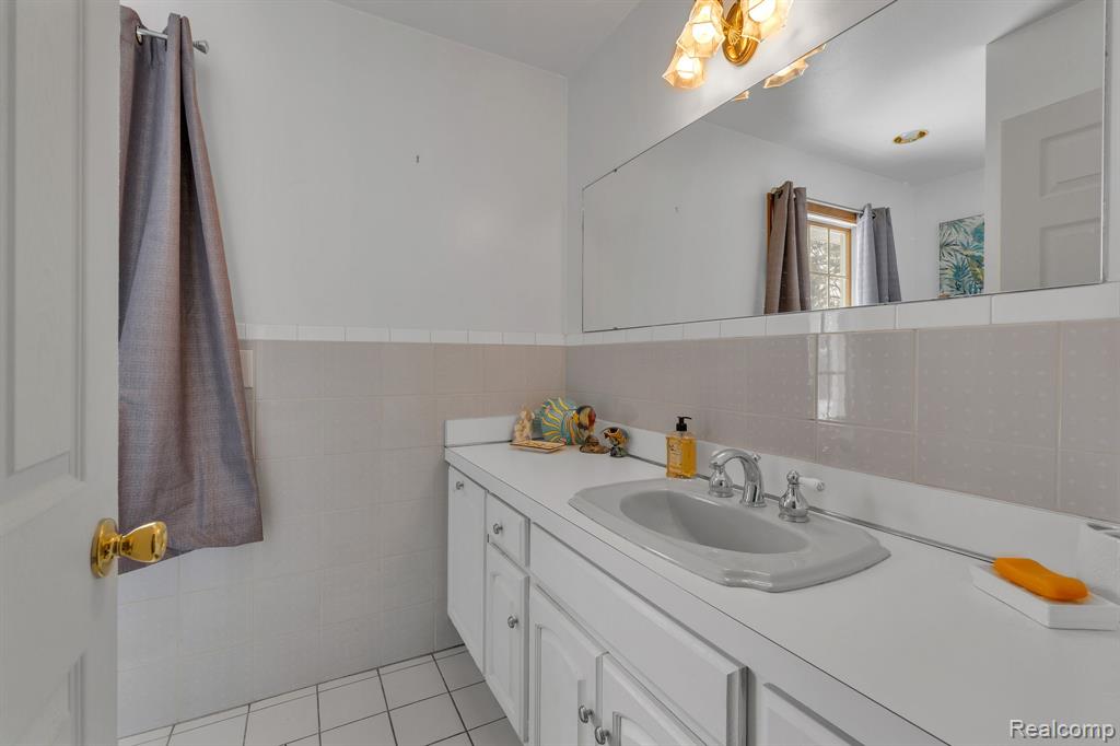 8121 Saint James Drive, Grosse Ile, MI 48138 — Photo 28