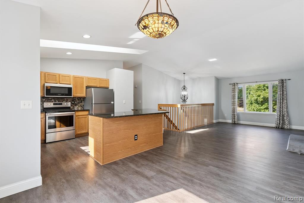 480 Andover Woods Drive, Fenton, MI 48430 — Photo 11