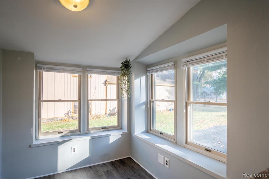 8370 Arlis Street, Commerce Twp, MI 48382 — Photo 13
