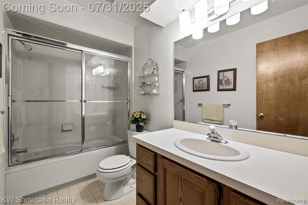 9523 Chaumont Drive, Commerce Twp, MI 48382 — Photo 13