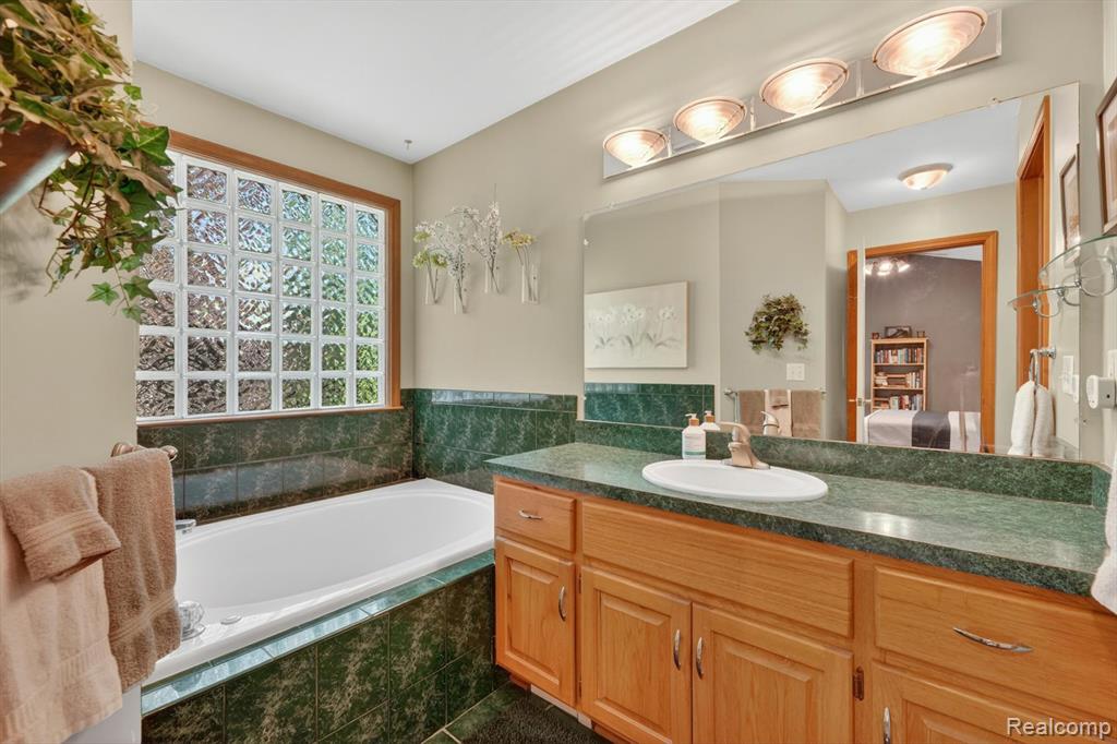 611 THORNEHILL Trail, Oxford, MI 48371 — Photo 26