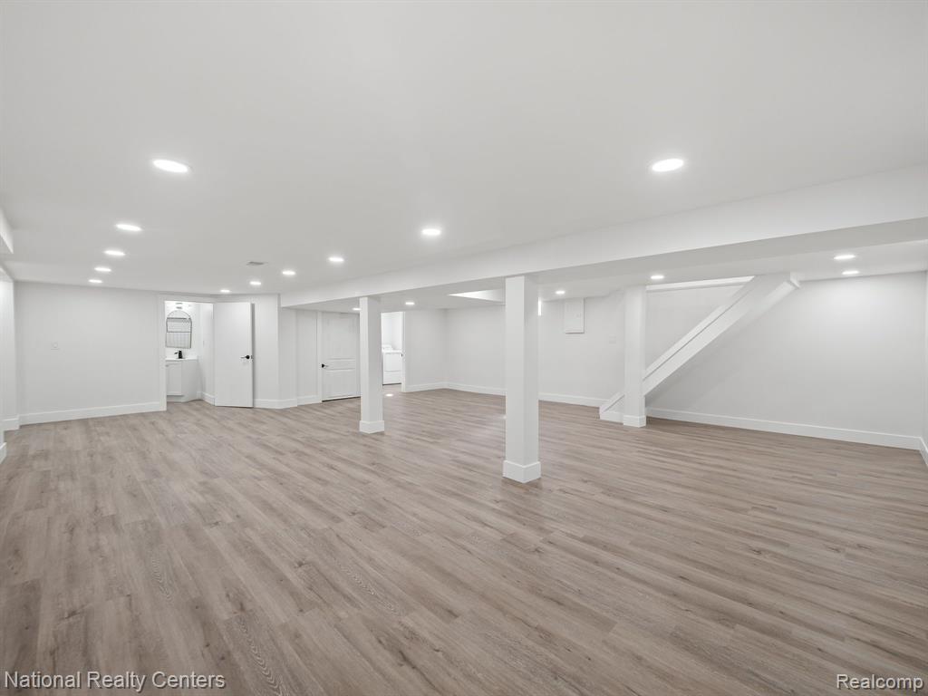 8875 KENBERTON Drive, Oak Park, MI 48237 — Photo 30