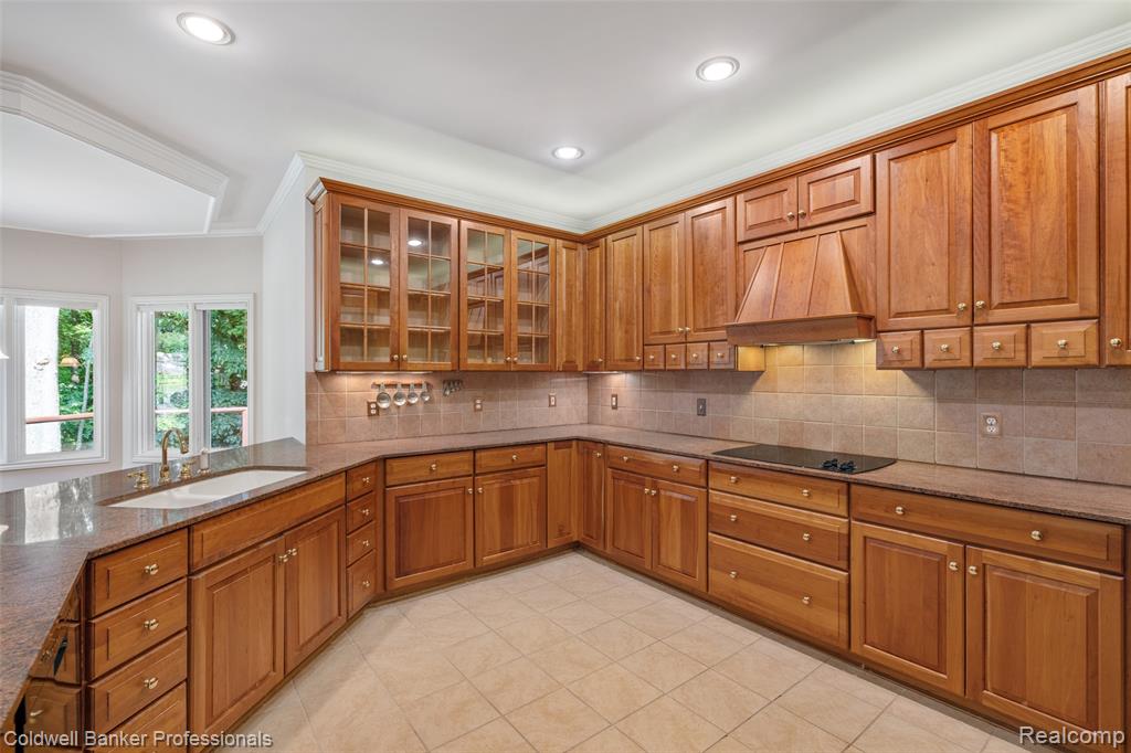 8661 DEERWOOD Road, Clarkston, MI 48348 — Photo 21