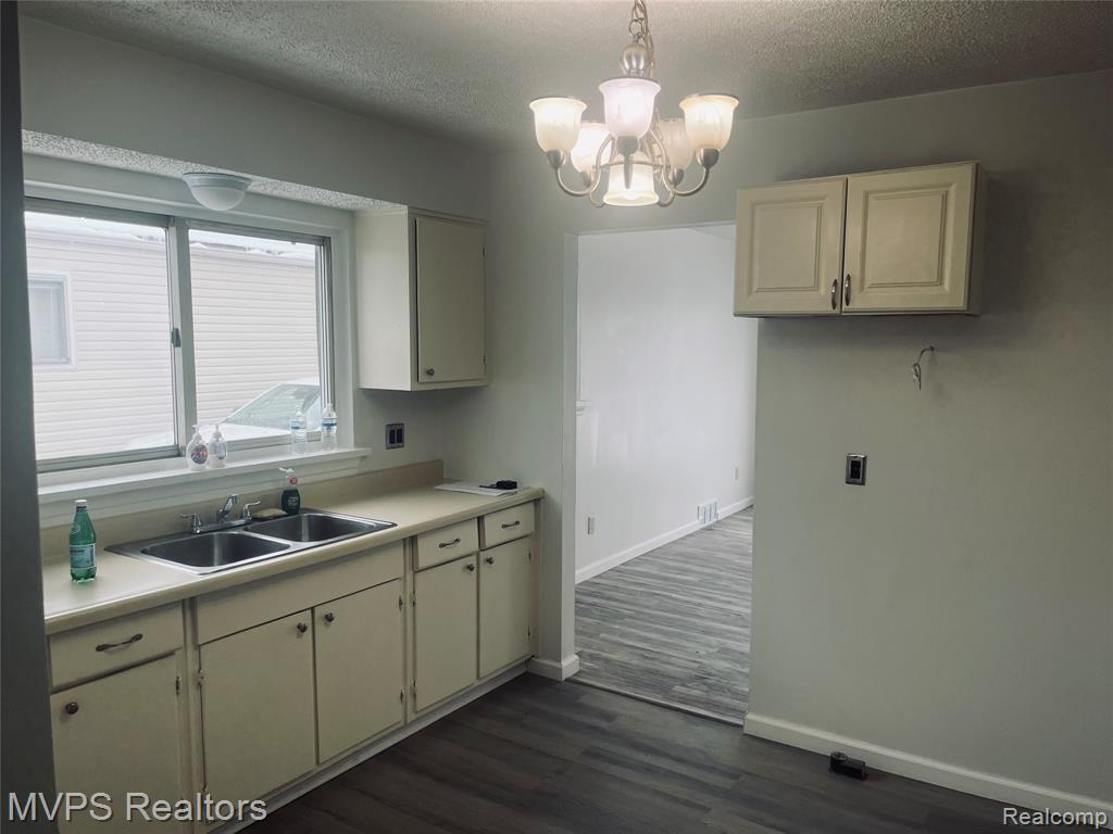 45 W Hudson Avenue, Madison Heights, MI 48071 — Photo 6