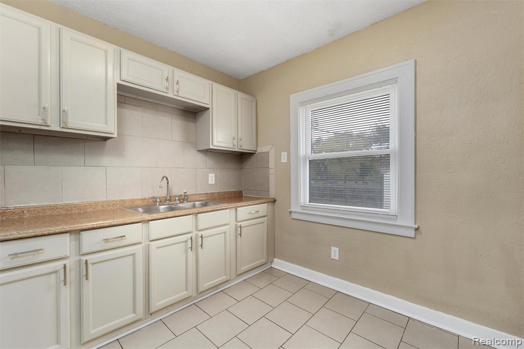 15853 Santa Rosa Drive, Detroit, MI 48238 — Photo 7