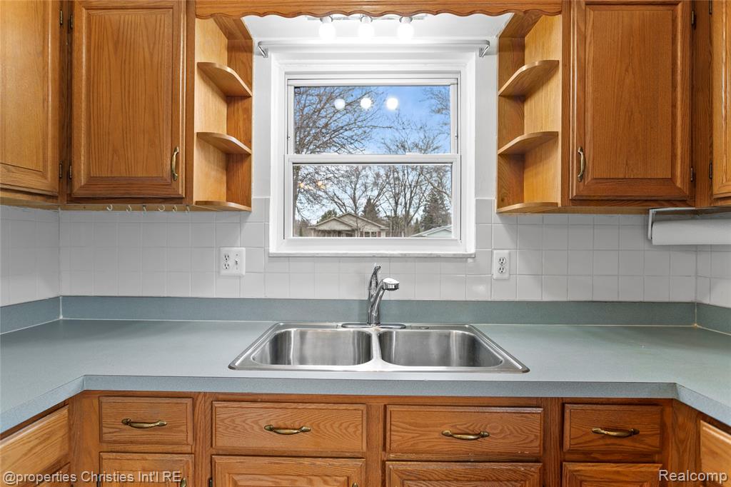 8834 Janis Street, Shelby Twp, MI 48317 — Photo 13