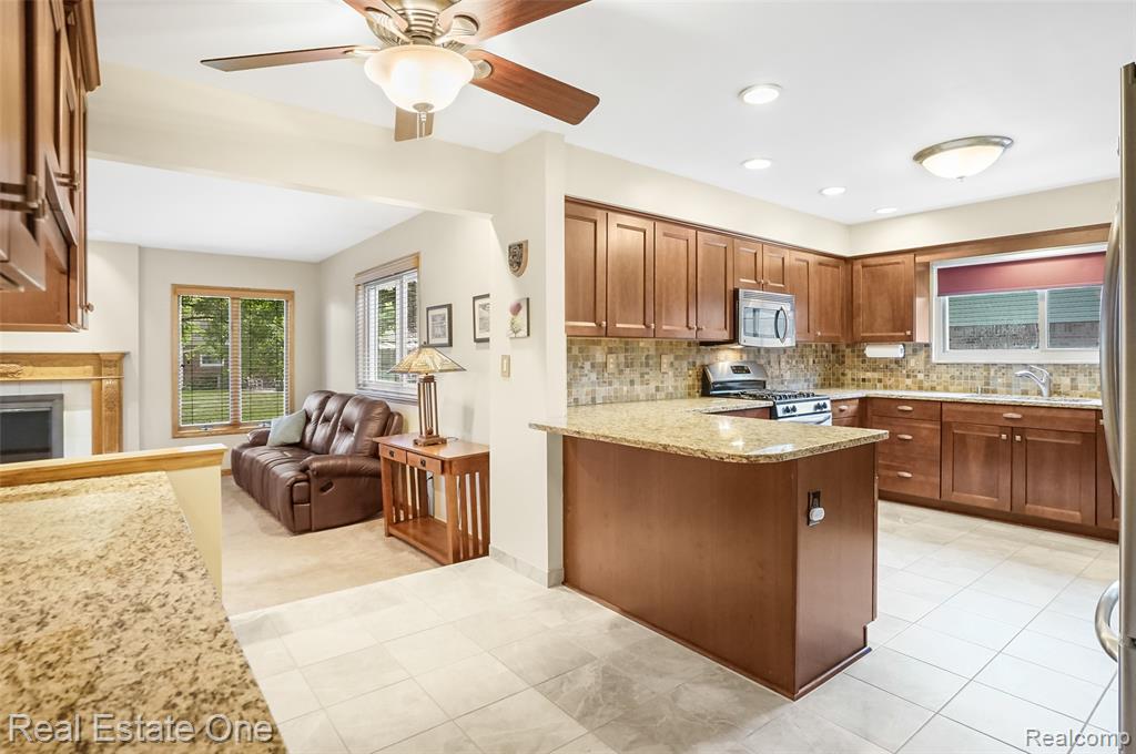 5566 Larkins Drive, Troy, MI 48085 — Photo 17
