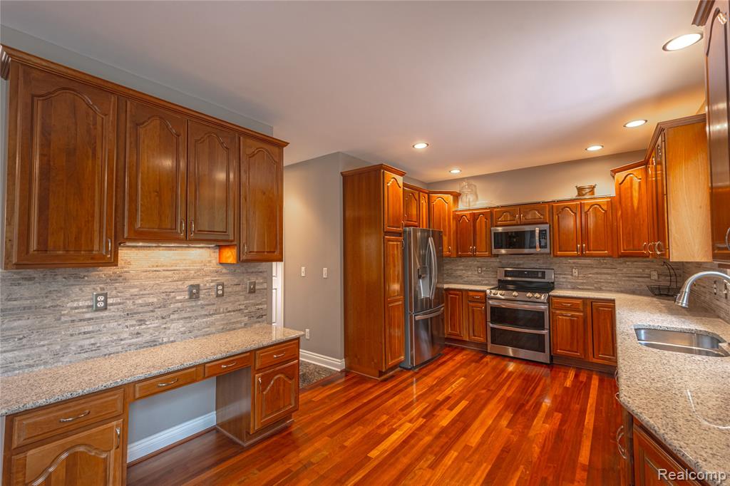 5429 Shorewood Drive, Fort Gratiot, MI 48059 — Photo 21