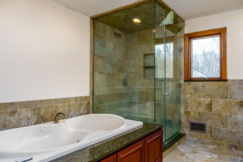 545 JUDI ANN Lane, Holly, MI 48442 — Photo 13