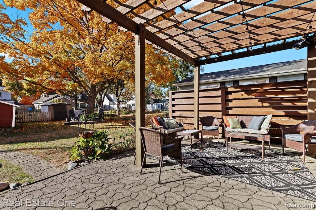 240 MONT EAGLE Street, Milford, MI 48381 — Photo 5