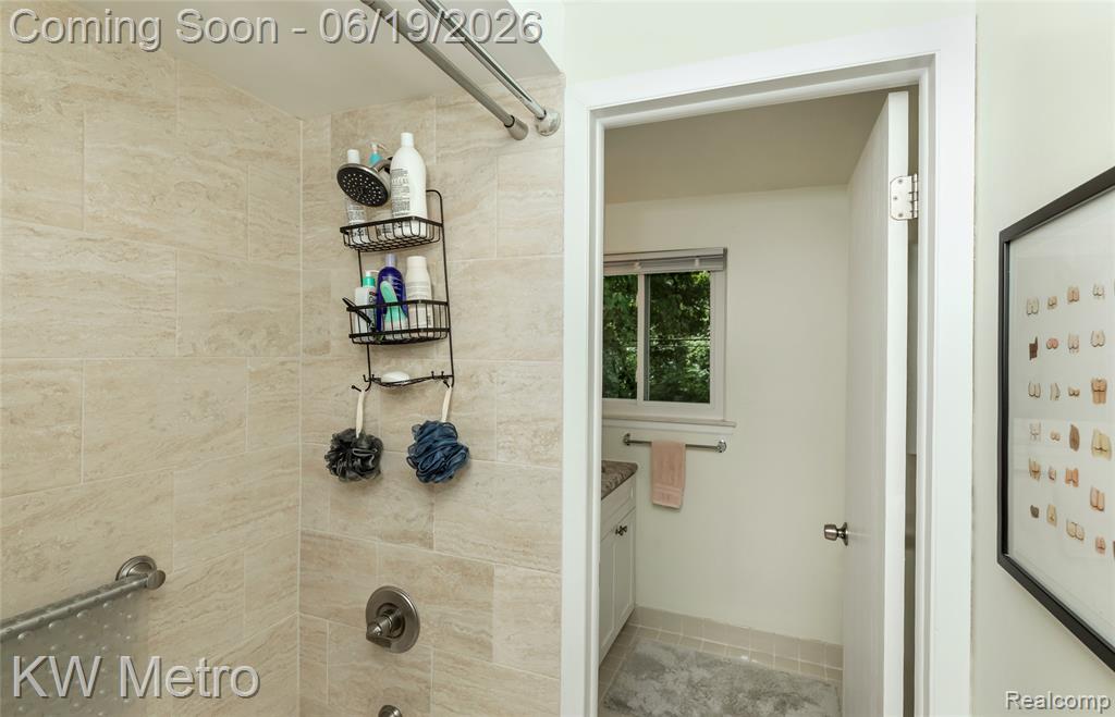 839 Dressler Lane, Rochester Hills, MI 48307 — Photo 24