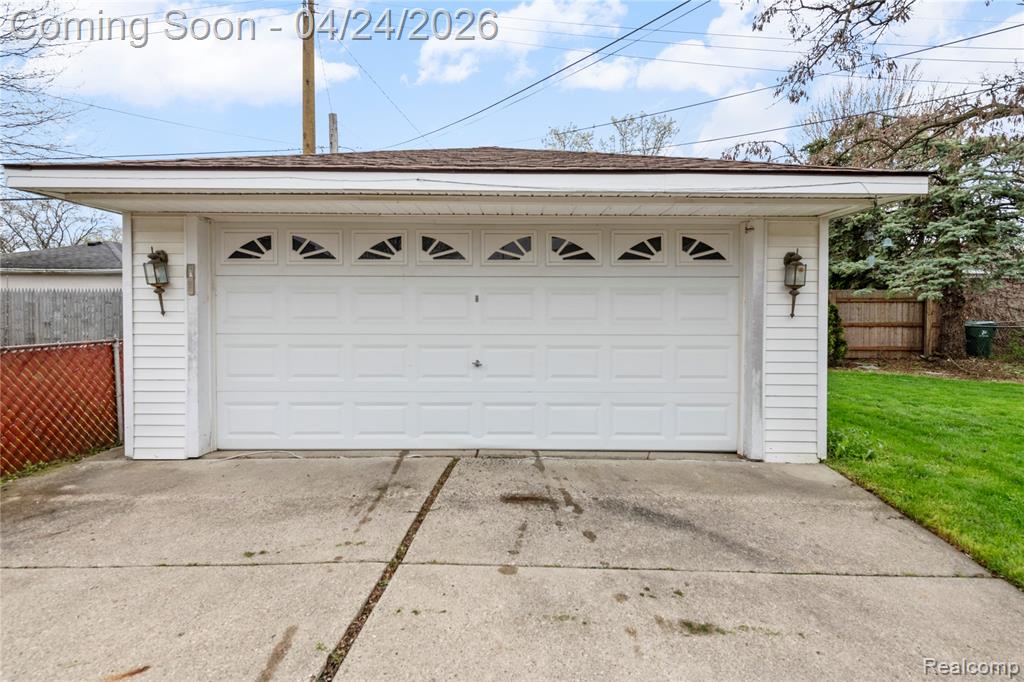 24861 Almond Avenue, Eastpointe, MI 48021 — Photo 26