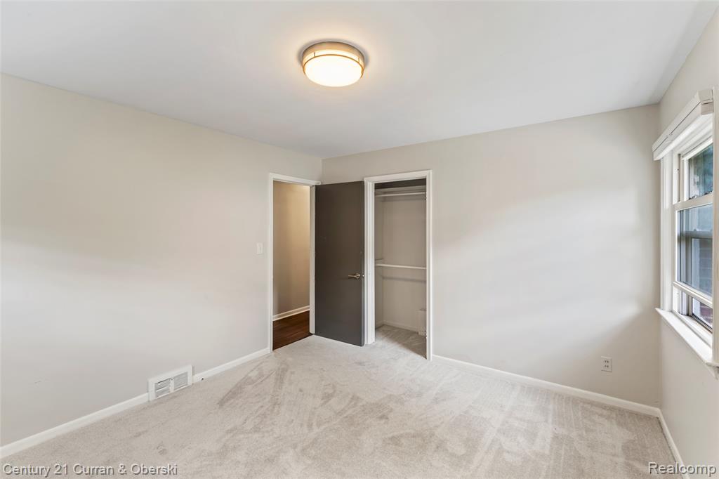 505 Hollywood Avenue, Grosse Pointe Woods, MI 48236 — Photo 18