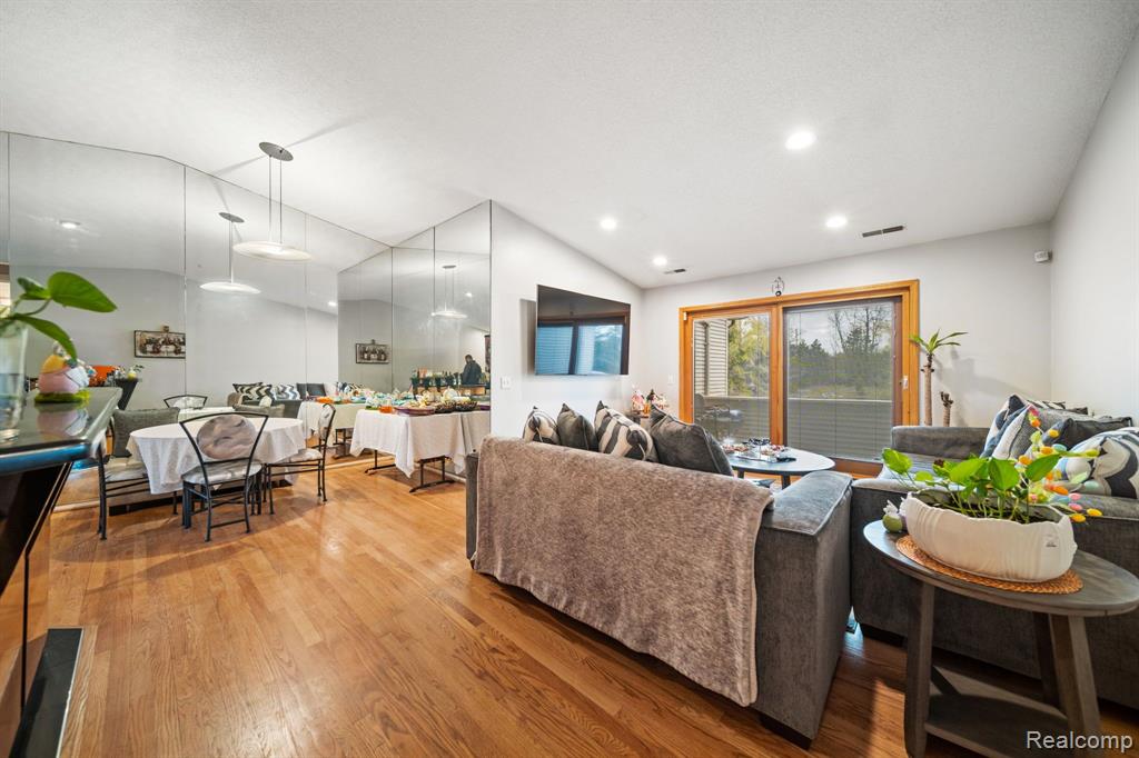 6540 RIDGEFIELD Circle, 204, West Bloomfield, MI — Photo 6