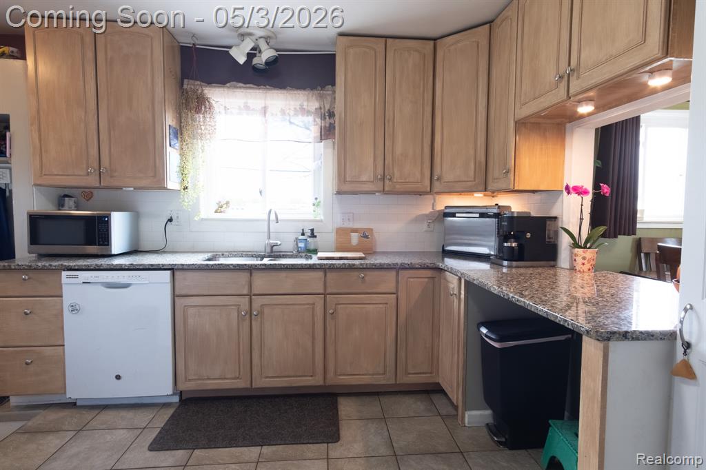 27604 Rialto Street, Madison Heights, MI 48071 — Photo 11
