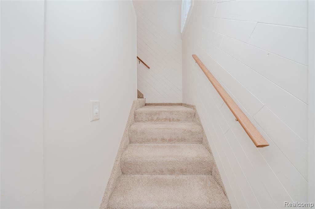 927 N Maple Avenue, Royal Oak, MI 48067 — Photo 41