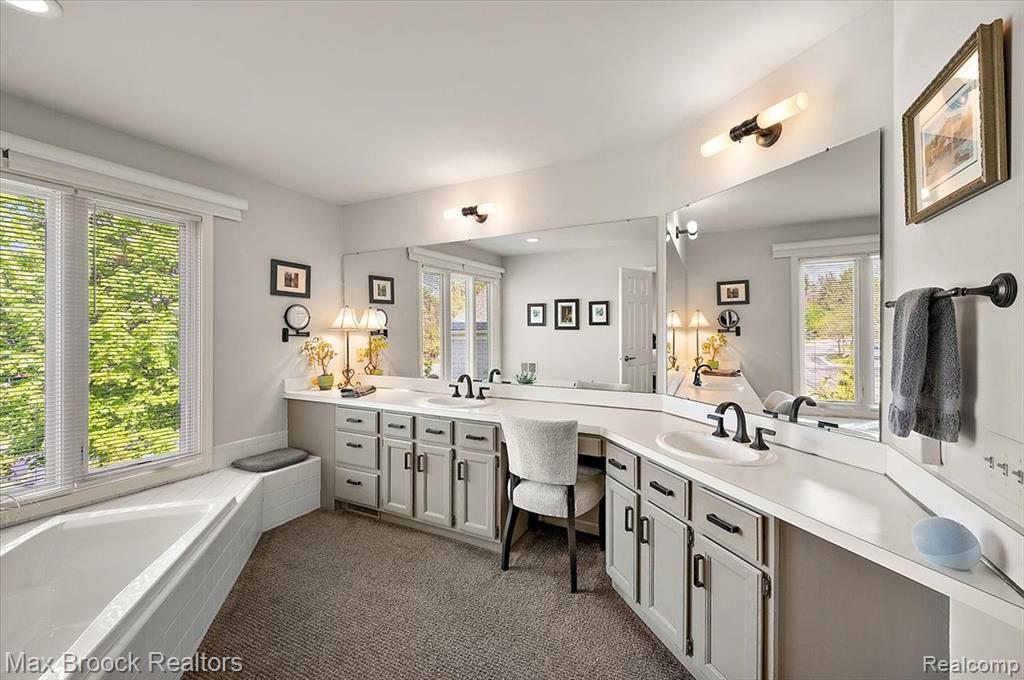911 Tartan Trail, Bloomfield Hills, MI 48304 — Photo 25