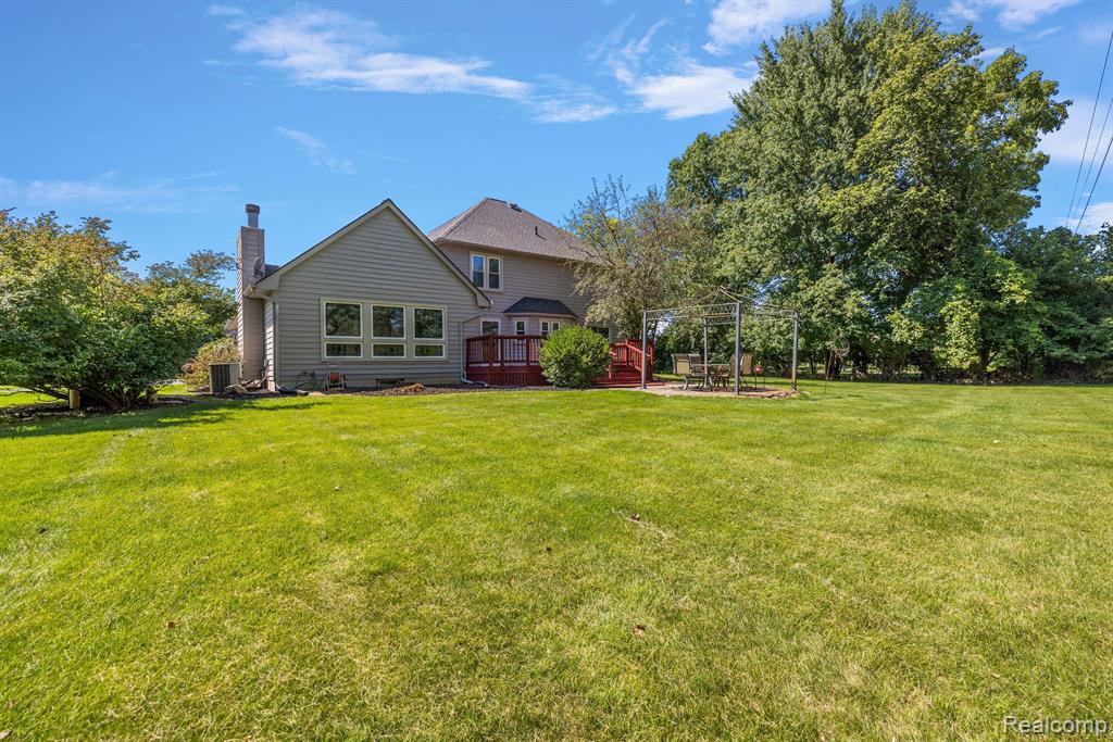 10161 LONGFORD Drive, South Lyon, MI 48178 — Photo 73