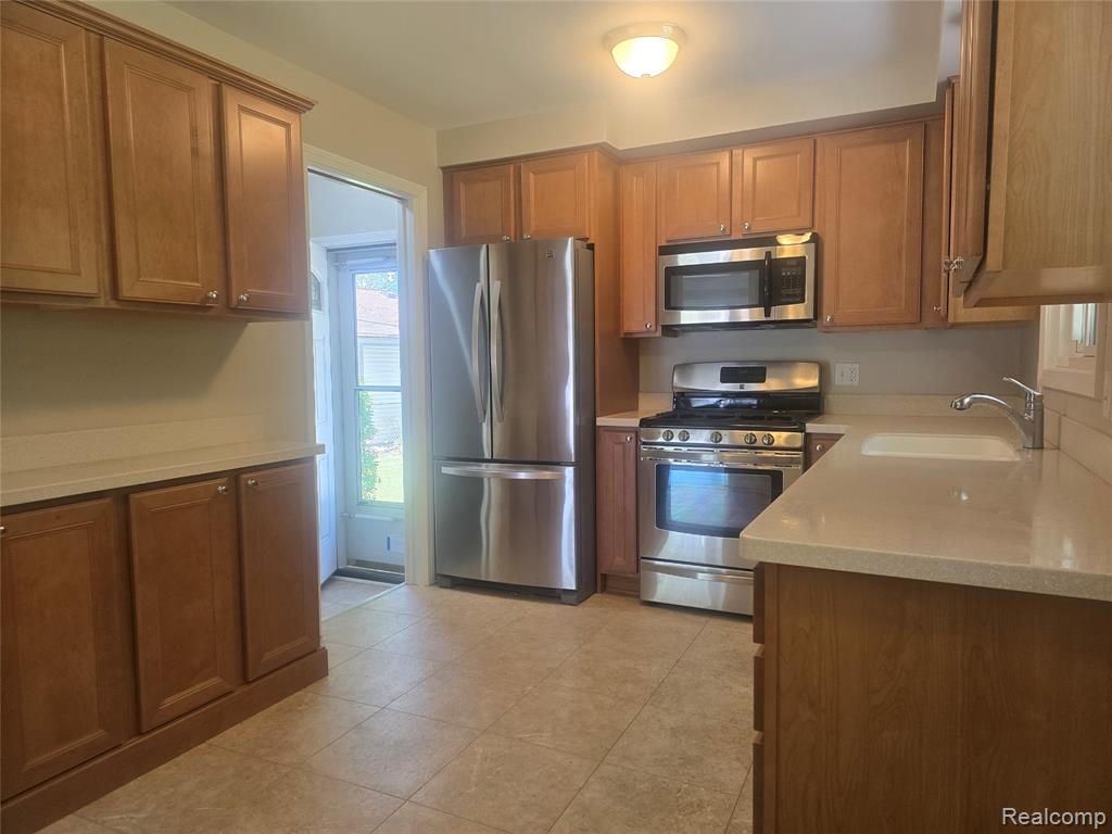 7621 N Wildwood Street, Westland, MI — Photo 9