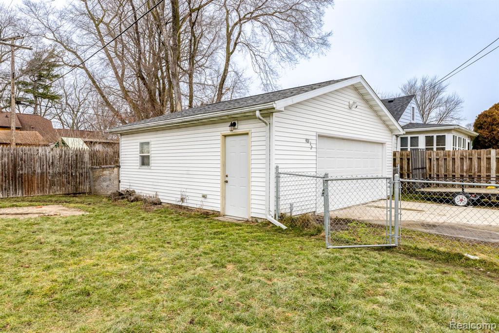 901 GARFIELD Street, Port Huron, MI 48060 — Photo 7