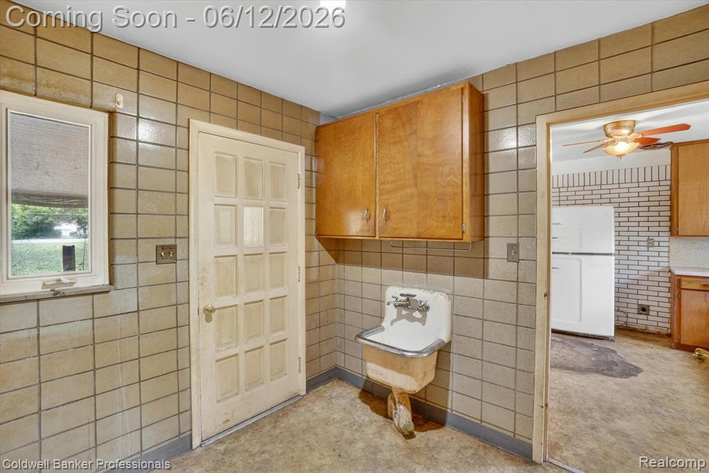 8245 Fenton Road, Grand Blanc, MI 48439 — Photo 16