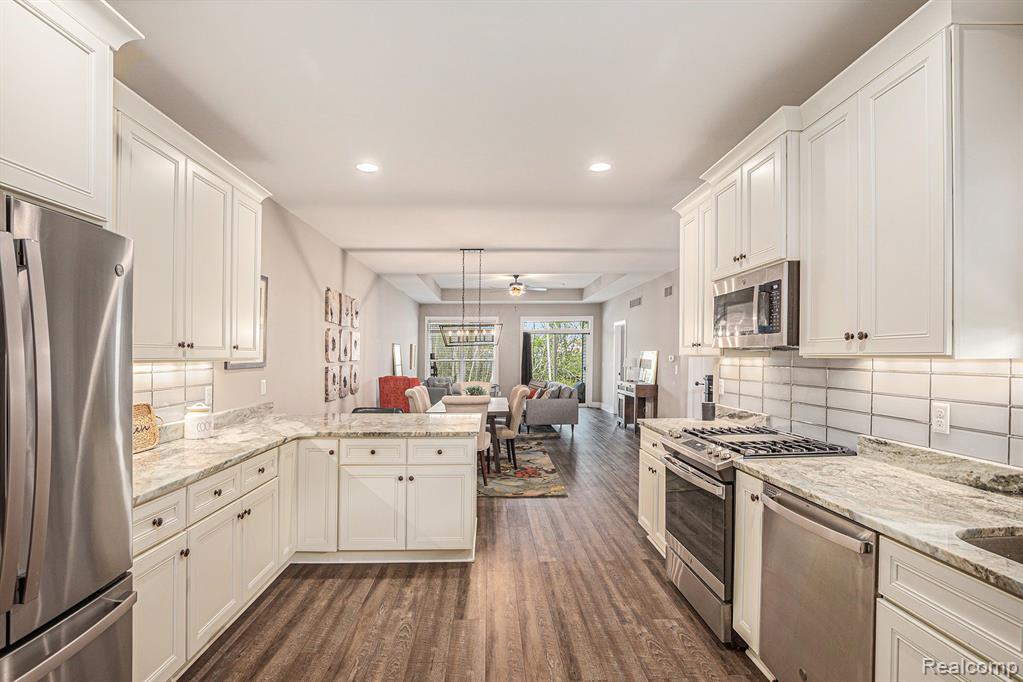 54313 CAMDEN Circle, New Baltimore, MI — Photo 12