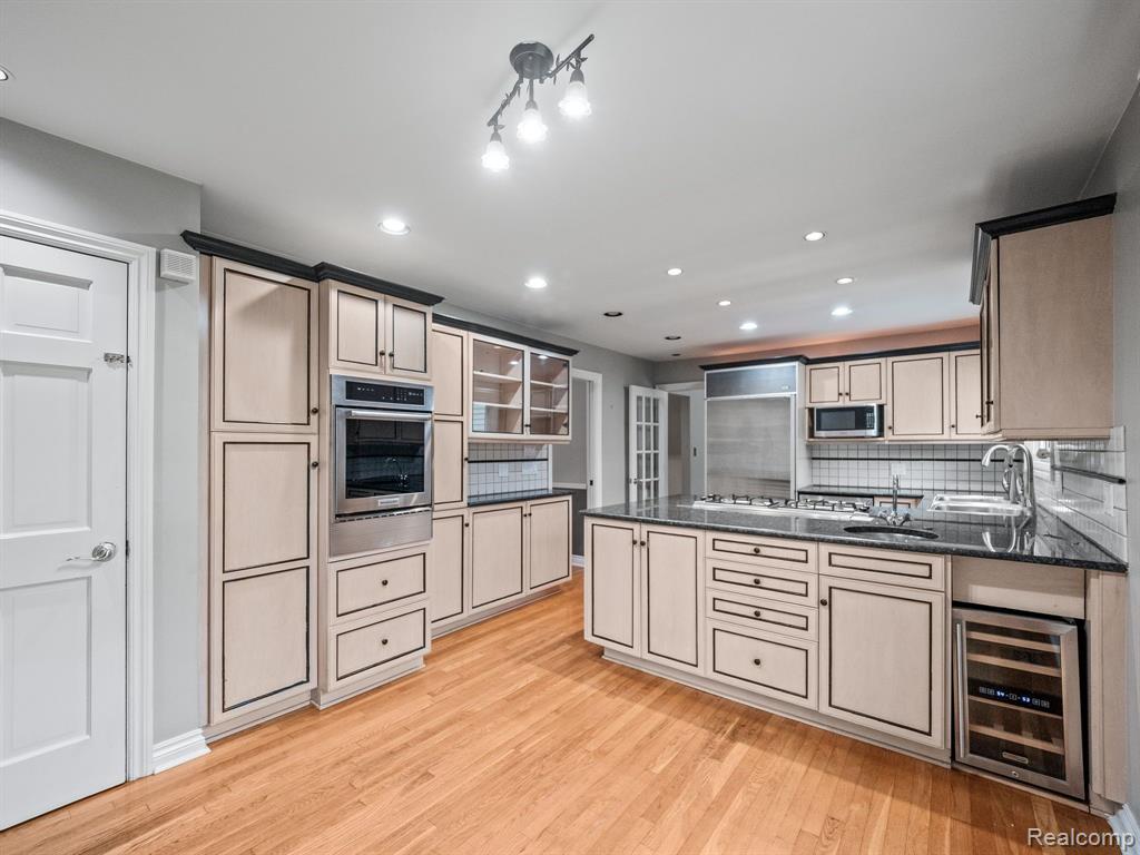 5707 WOODWIND Drive, Bloomfield Hills, MI 48301 — Photo 12