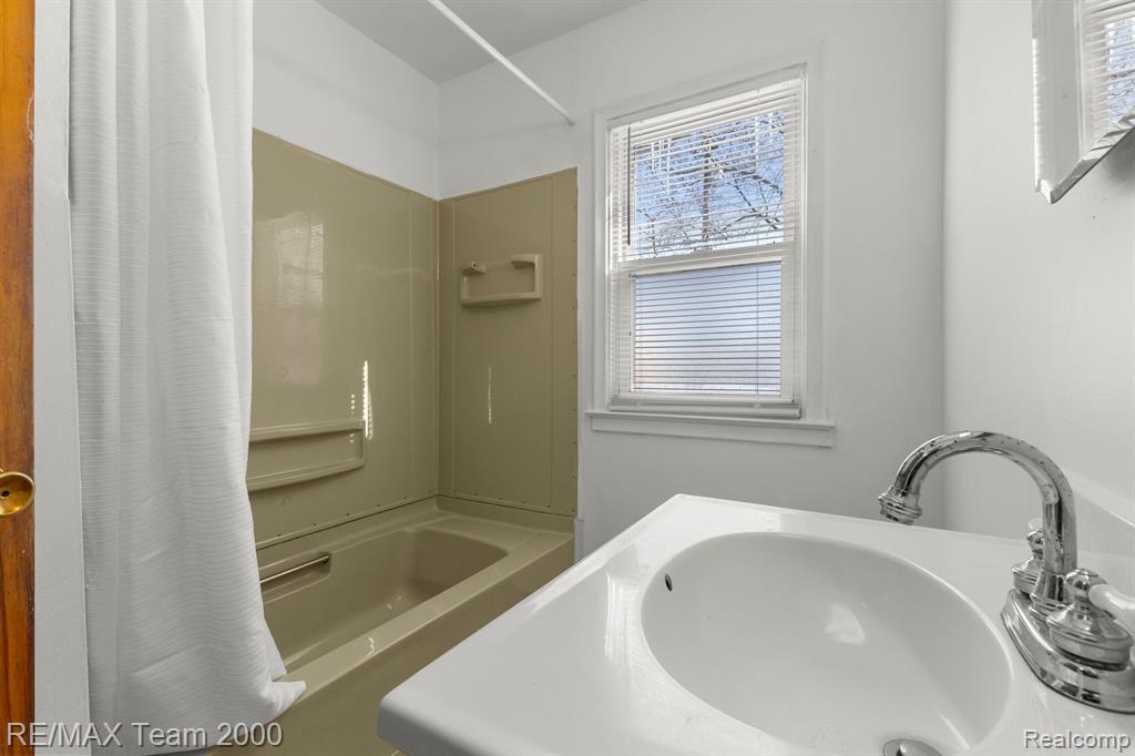 5876 KINMORE Street, Dearborn Heights, MI 48127 — Photo 22