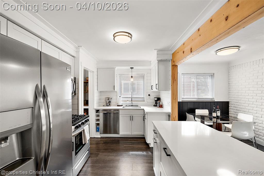 24658 Roanoke Avenue, Oak Park, MI 48237 — Photo 15