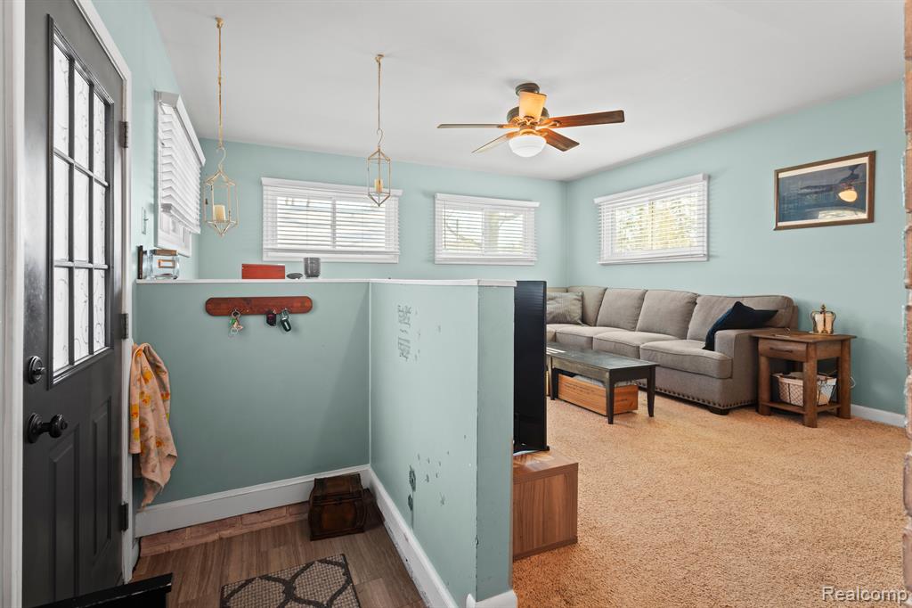 9806 BERWICK Street, Livonia, MI 48150 — Photo 19