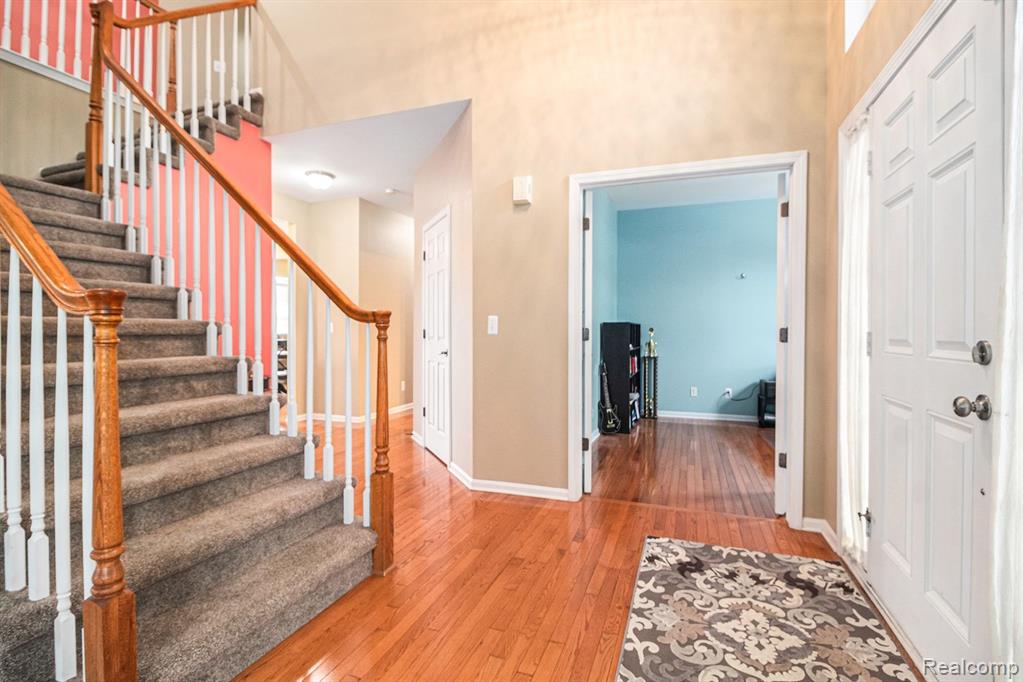 829 Grandview Drive, Commerce Twp, MI 48390 — Photo 4