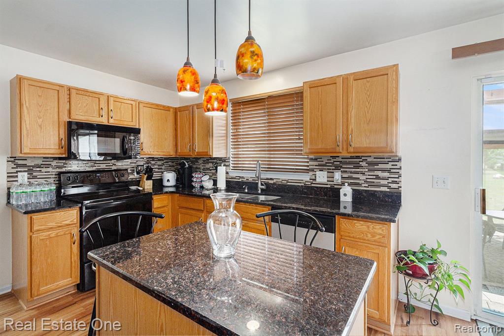 7806 PAINT CREEK Drive, Ypsilanti, MI 48197 — Photo 12