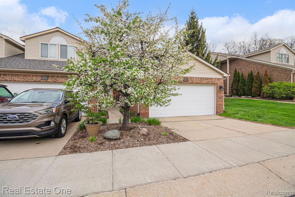 520 N REESE Street, South Lyon, MI 48178 — Photo 3
