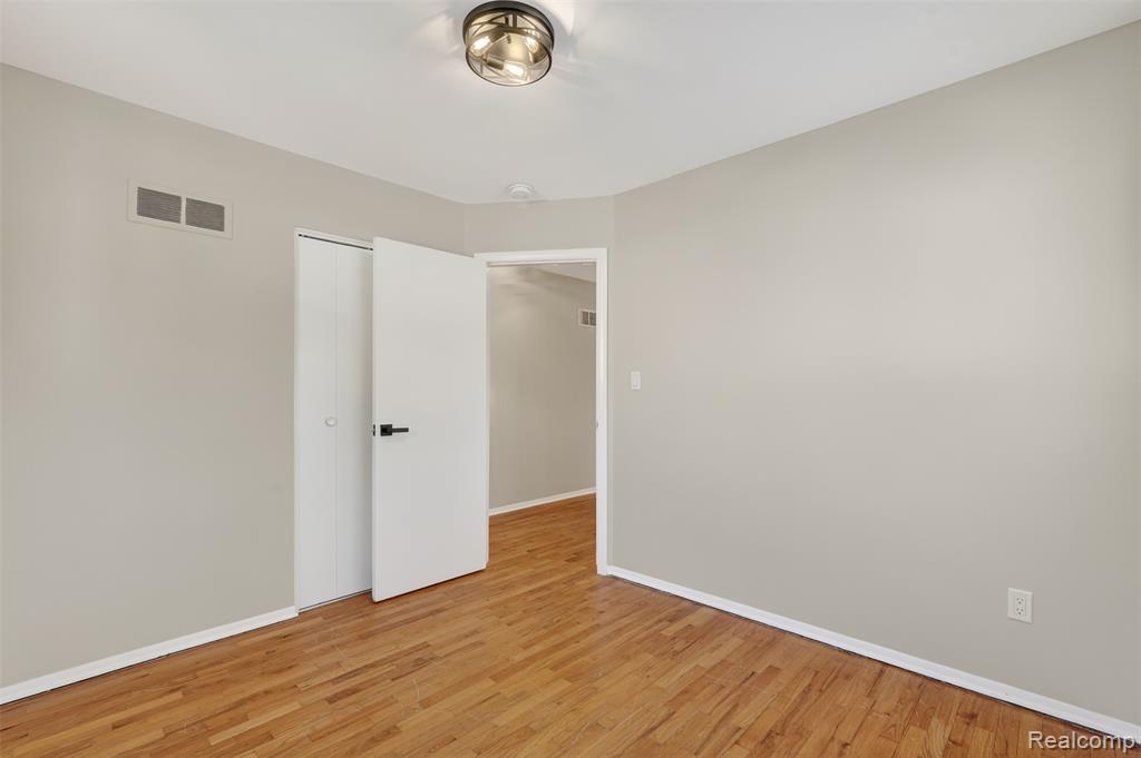 735 Elmwood Drive, Fenton, MI 48430 — Photo 25