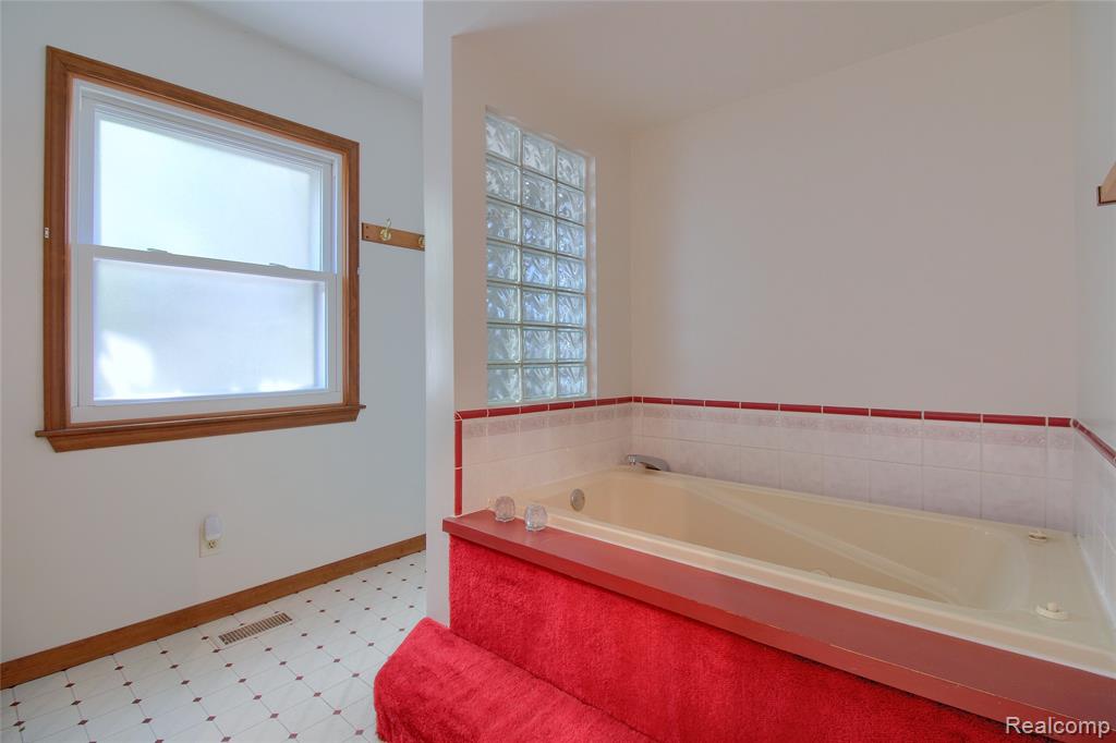 21515 Huron River Drive, New Boston, MI 48164 — Photo 22