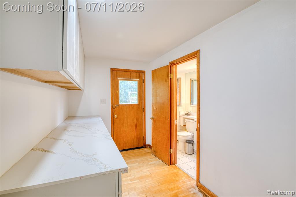 6970 Wing Lake Road, Bloomfield Hills, MI 48301 — Photo 29