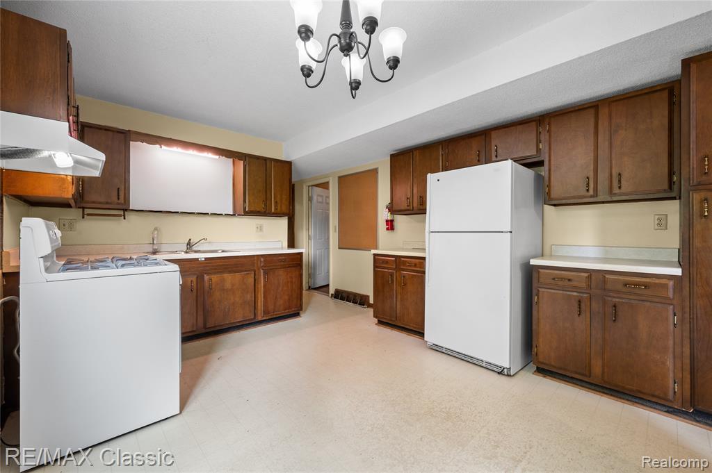 594 Maple Vista Street, Imlay City, MI 48444 — Photo 5